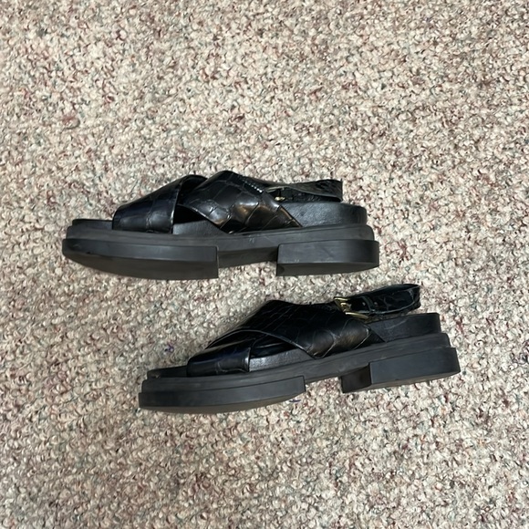 Ash Sue lug sole leather ankle strap sandals - Picture 3 of 9